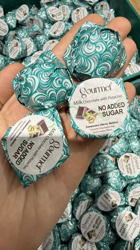 4 حبات من شوكولاته بلجيكية بالحليب وحشوة البستاشيو الفستق الحلبي بدون سكر