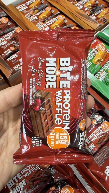وافل عالي البروتين بالكاكاو و حشوة الكرز  (Bite & More Protein Waffle)  وزنه 55 غرام