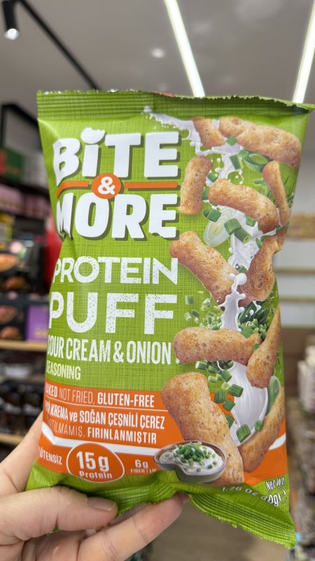 شيبس بمبا عالي البروتين بنكهة الكريمة الحامضة والبصل Bite & More Protein Puff وزنه 50 غرام