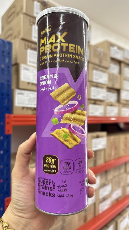 شيبس ماكس بنكهة الكريمة والبصل عالي البروتين فيه 26% بروتين غني بالألياف بدون زيت النخيل وزنه 150 غم