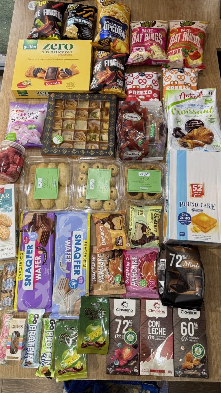 بوكس السعادة بدون حرمان خالي من السكر فيه كثير منتجات