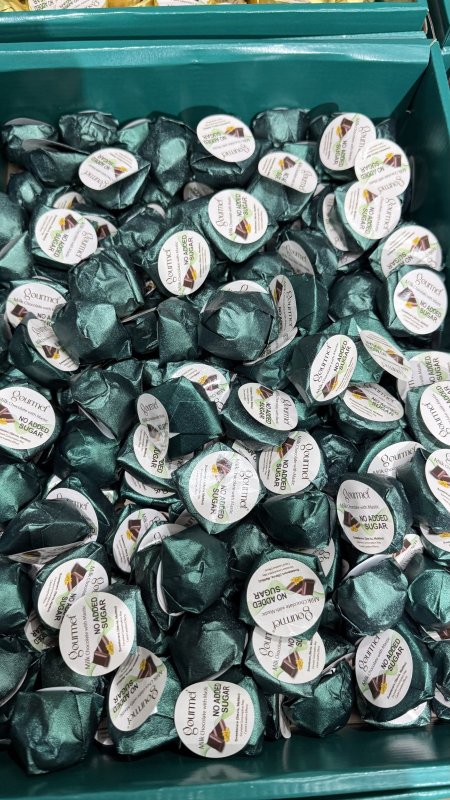 شوكولاته بلجيكية بالحليب وحشوة الفستق الحلبي والمستكة بدون سكر