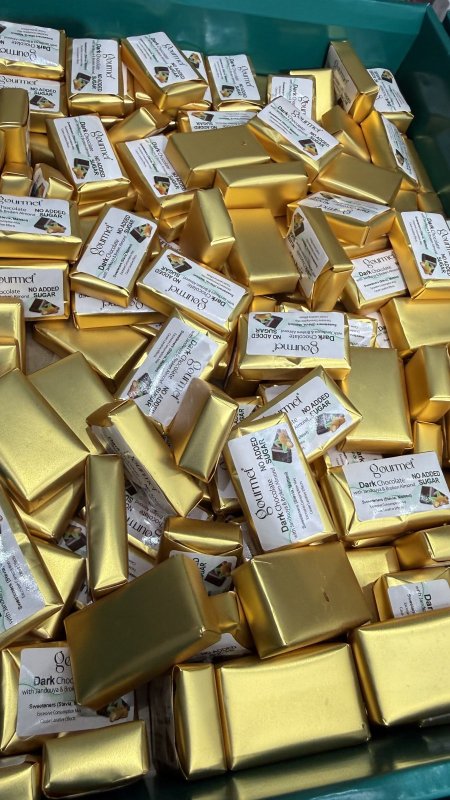 شوكولاته بلجيكية داكنة دارك مع الجاندويا واللوز المكسر بدون سكر