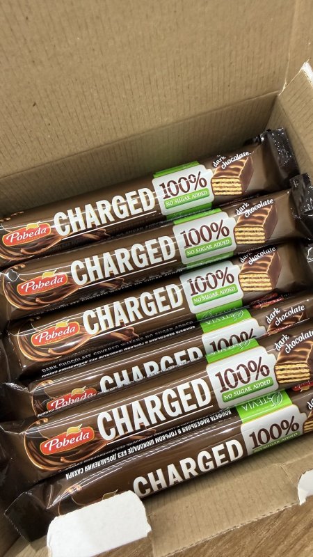 علبة من ويفر بوبيدا بالشوكولاتة دارك روسية خالية من السكر فيها 20 حبة