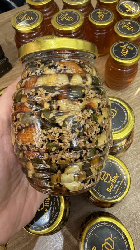 عسل جبلي اصلي مع المكسرات والبذور وزنها 500 غرام