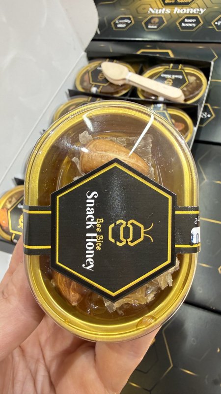 علبة عسل جبلي اصلي مع شمع العسل والمكسرات وزنها 80 غرام