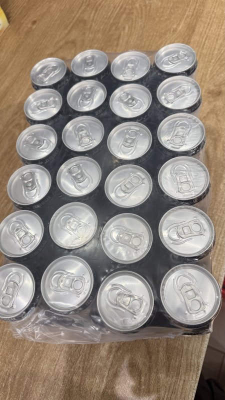 بوكس كرتونة من مشروب كناري غازي  دايت خالي من السكر فيها 24 علبة