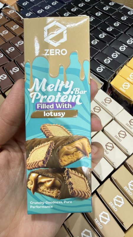بروتين بار zero زيرو ميلتي شوكولاته بحشوة اللوتس عالي البروتين وخالي من السكر وزنه 50غرام
