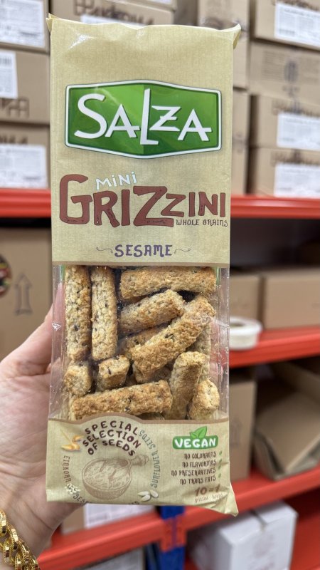 عيدان خبز صغيرة ومقرمشة مصنوعة من الحبوب الكاملة والسمسم مخبوز بالفرن وزنه 170 غرام