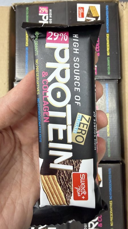 ويفر بروتين sweet plus بالشوكولاتة 29 ٪؜ بروتين مدعم بالكولاجين وخالي من السكر وزنه 40 غرام