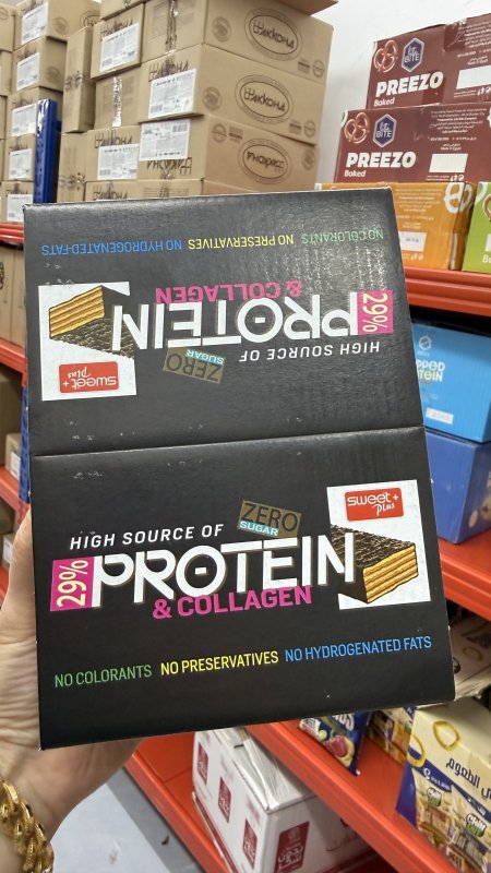 بوكس = 24 حبة من ويفر بروتين sweet plus بالشوكولاتة 29 ٪؜ بروتين مدعم بالكولاجين وخالي من السكر وزنه 40غرام