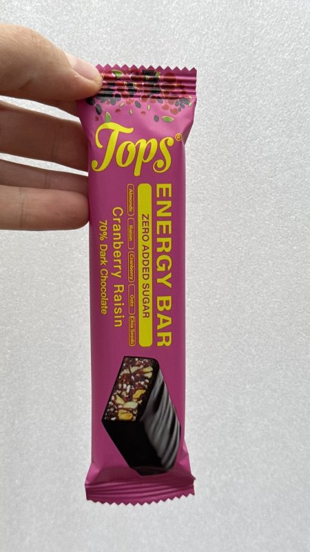Energy bar لوح المكسرات والبذور الشيا والسمسم والتمر والشوفان توت والشوكولاته دارك 70%  بدون سكر وزنه 50 غرام