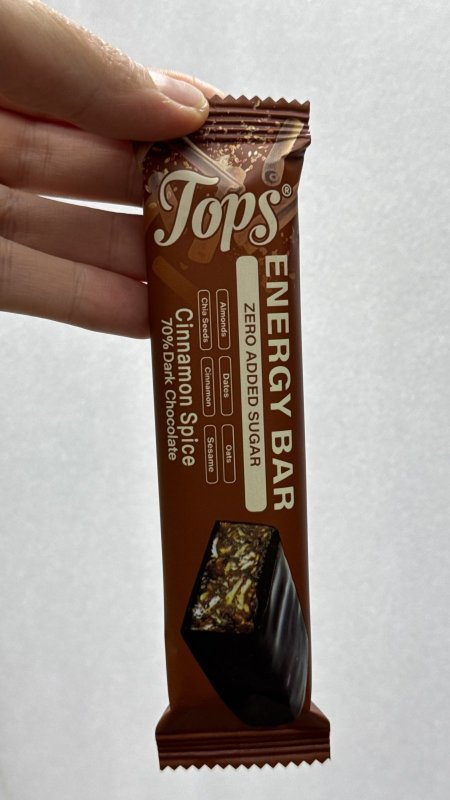 Energy bar لوح المكسرات والبذور الشيا والسمسم والتمر والشوفان بالقرفة والشوكولاته دارك 70% بدون سكر وزنه 50 غرام
