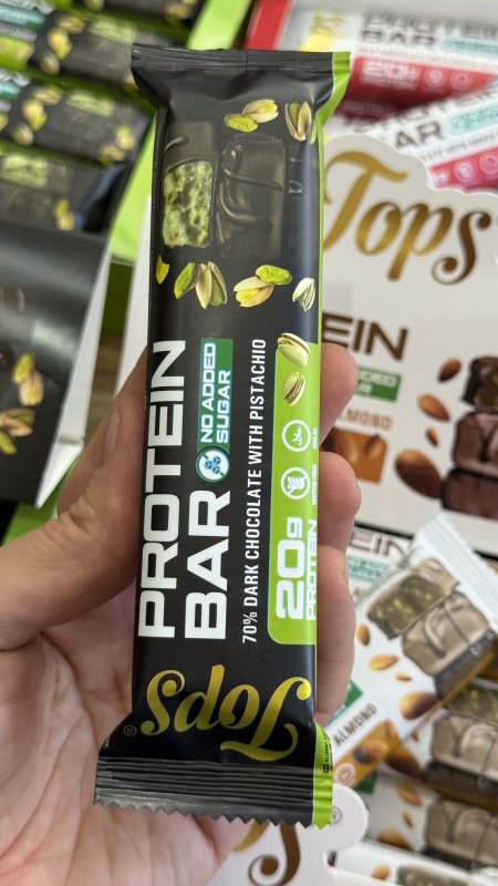 بروتين بار توبس Tops بالشوكولاتة الدارك والفستق الحلبي بستاشيو خالي من السكر والجلوتين وزنه 60 غرام