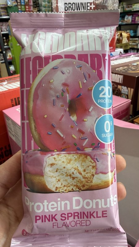 دونات بروتين  ليجندري بنكهة الوردي pink sprinkle  ، فيه 20غم بروتين ، خالي من السكر والجلوتين وزنه 62غرام