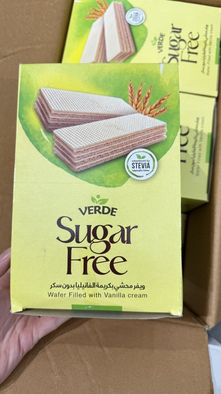 علبة من ويفر verde محشي كريمة الفانيلا خالي من السكر فيها 15 حبة