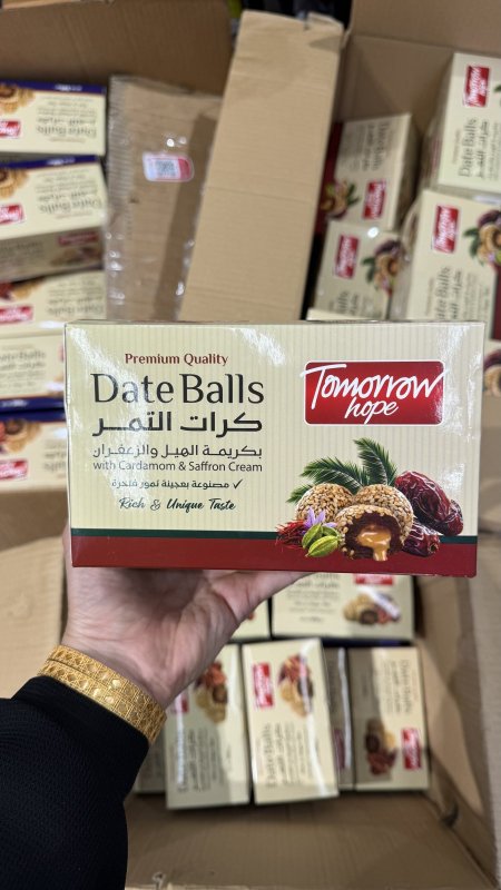 كرات التمر محشي كريمه الهيل والزعفران ومغطى بالسمسم خالية من السكر وزنها 500 غرام