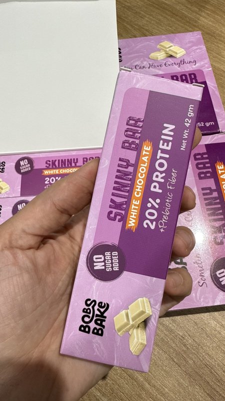 بار شوكولاته بيضاء عالية البروتين والبروبيوتيك خالي من السكر وزنه 42 غرام