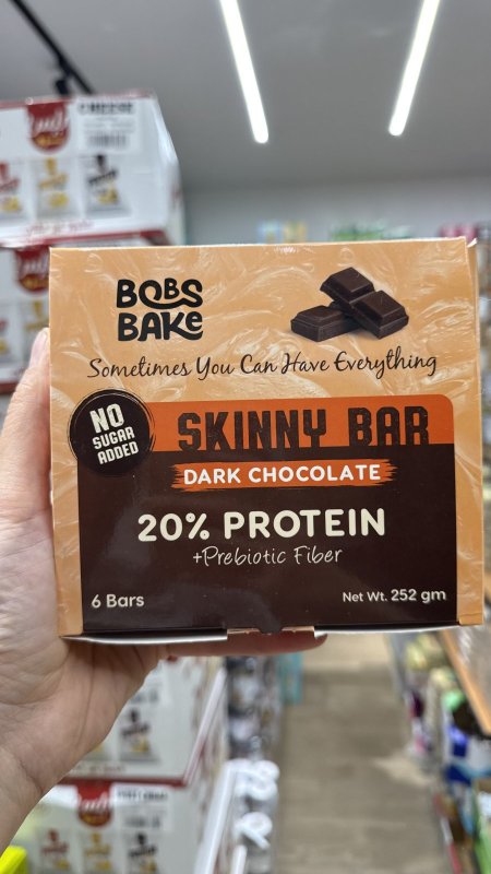 بوكس من بارات شوكولاته دارك داكنة عالية البروتين والبروبيوتيك خالي من السكر فيها 6 بارات