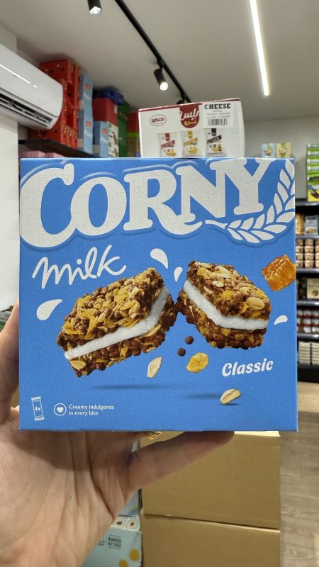 كورني الشوفان بالعسل محشي بالكريمة وزنها 120 غرام فيها 4 حبات