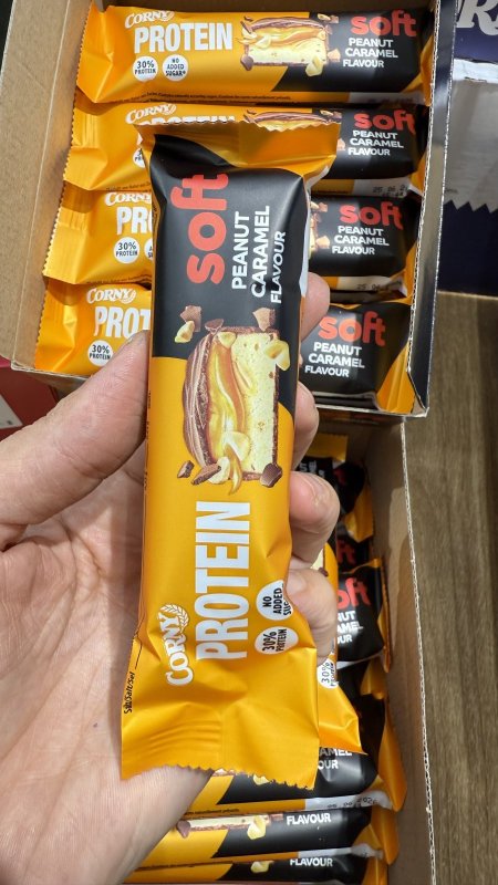 كورني بروتين بحشوة الفول السوداني والكراميل عالية البروتين وخالية من السكر وزنها 45 غم