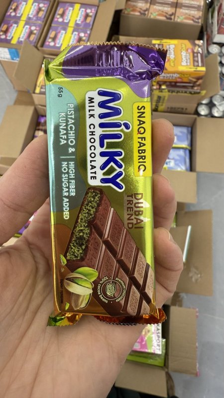 شوكولاتة دبي سناك فابرك بالحليب مع زبدة الفستق والبستاشيو المقرمشة غنية بالألياف بدون سكر وزنها  55 غرام