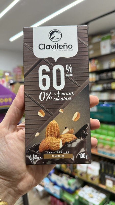 لوح شوكولاته دارك اسباني 60٪كاكاو مع اللوز وخالي من السكر والجلوتين وزنه 100 غرام 🍫